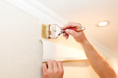 Pose de papier peint à Caulnes — revêtements muraux et toiles de verre
